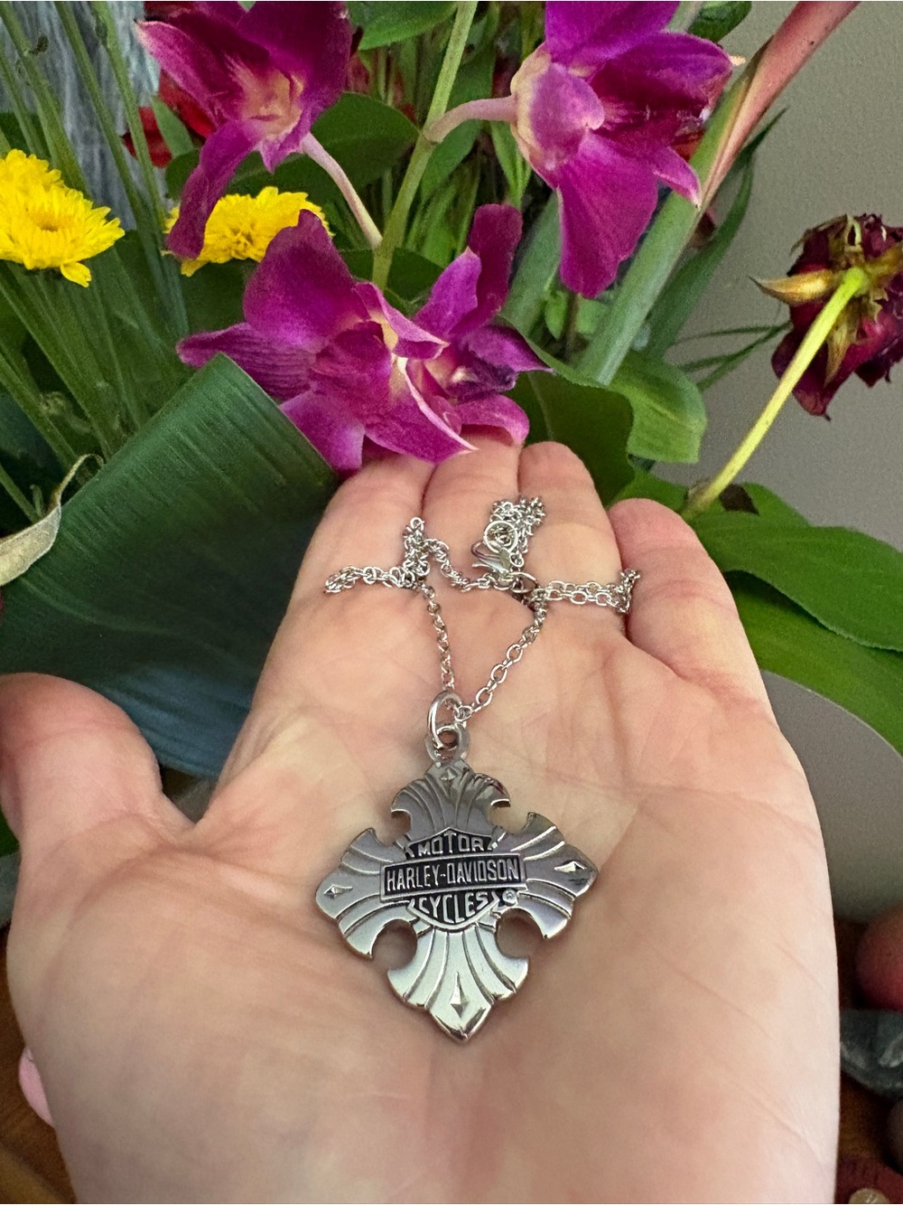 Authentic Harley-Davidson Silver Pendant Necklace. 
Traditional Bar & Shield.